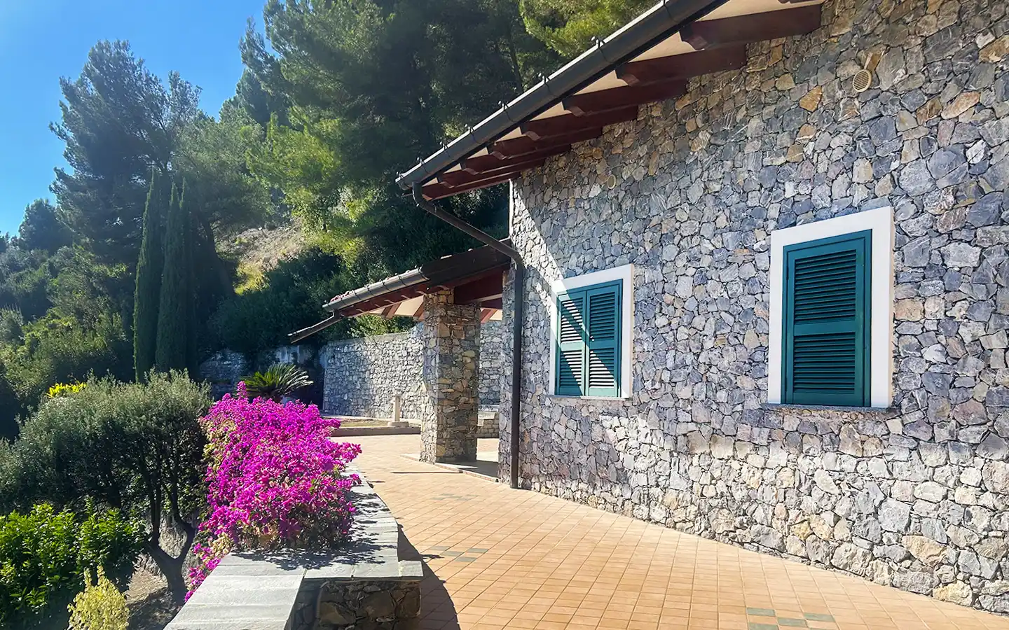 Villa With Garden And Spectacular Sea View In Alassio