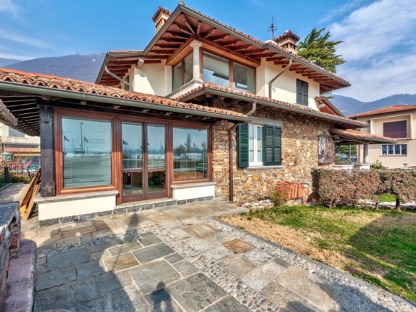 CA 10 Villa am See in Como (23)