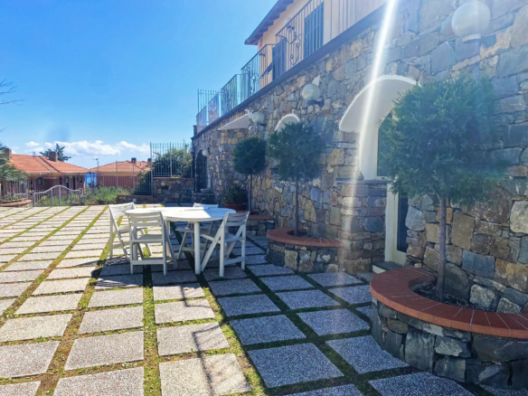 Villa med pools kun få skridt fra havet - Sanremo
