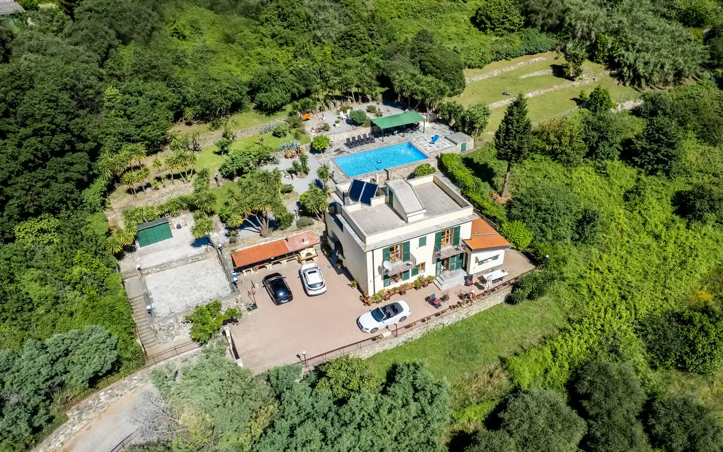 Villa con piscina vista mar Noli