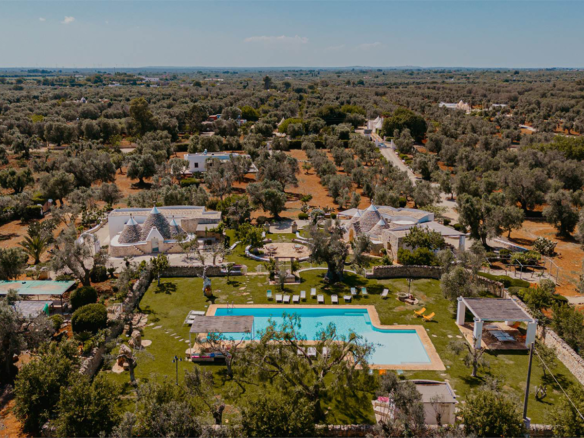 Deux magnifiques complexes de Trulli avec piscine - San Vito Dei Normanni (Apulia)