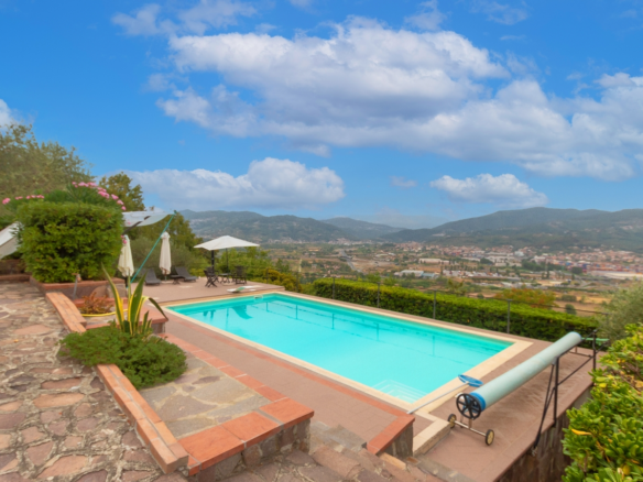 IB 306 Villa med basseng i panoramisk beliggenhet i Vezzano Ligure