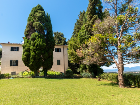 Villa fra en periode i åsene i Maremma, Toscana