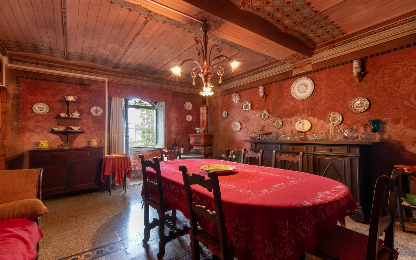 Charmante villa d'époque avec ferme, grange et grand terrain à Sarzana