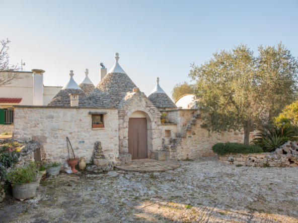 Affascinante Proprietà Composta Da Trulli E Lamia Con Terreno E Possibilità Piscina - Ceglie Messapica
