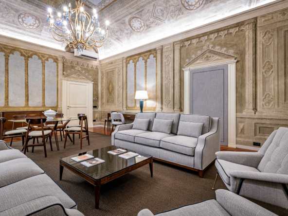 Spacious Prestigious Apartment With Duomo View In Florence