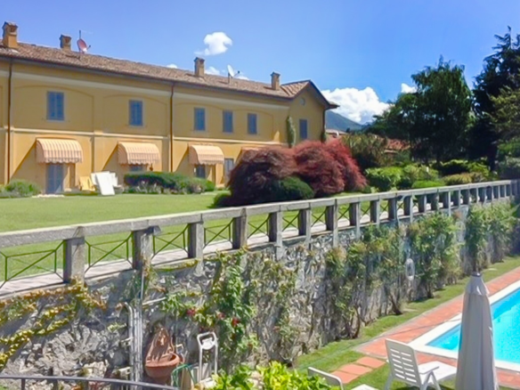 Ampio Appartamento In Villa D'epoca Ristrutturata Con Giardino E Piscina