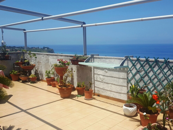 Ampio Appartamento In Zona Residenziale A Tropea