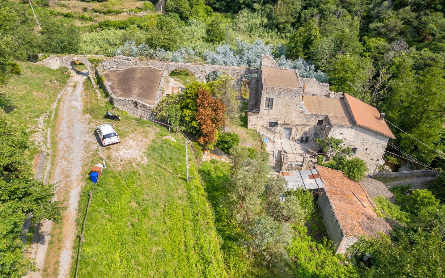 Oud middeleeuws bolwerk met 32.400 vierkante meter grond - Pietra Ligure