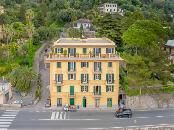 Flat With Terraced Garden And Stunning Sea View In Pieve Ligure