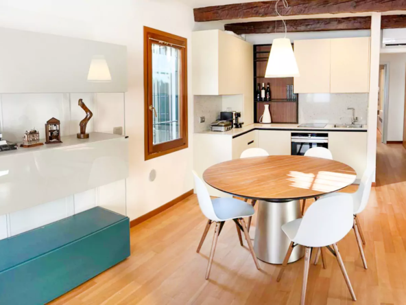 Prestigious Apartment With a View of San Moisè