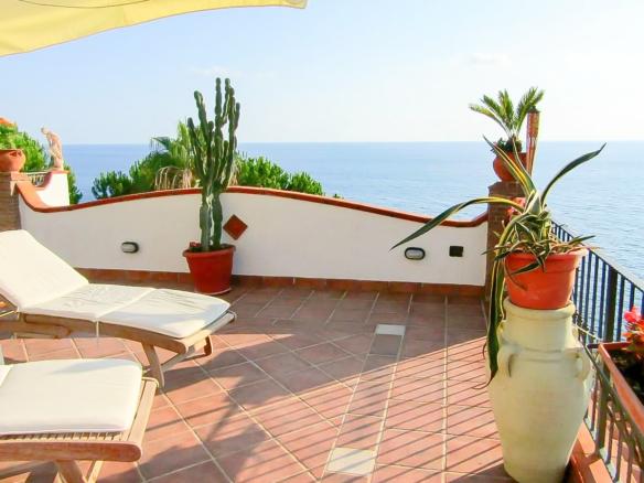 Exklusive Wohnung am Meer mit Panoramablick und großer Terrasse in Scalea