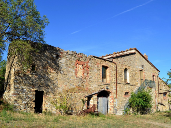 Bauernhof mit 87 Hektar und Panoramablick in Castelnuovo Di Val Di Cecina