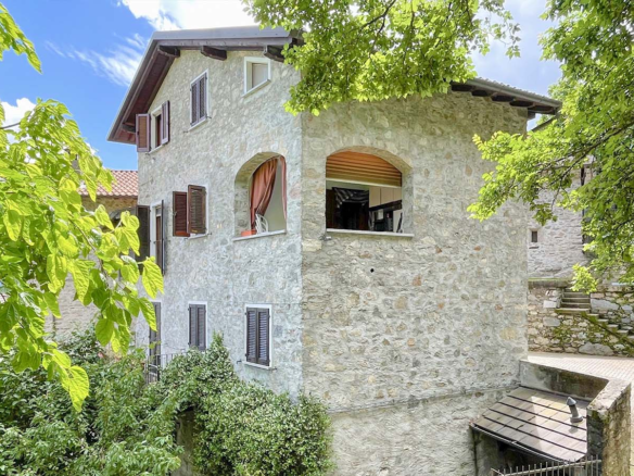 Casa Panoramica Con Vista Lago A Trezzone