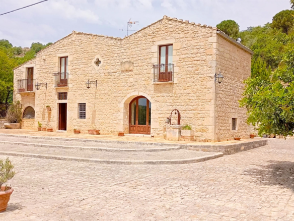 Casale Immerso Nella Natura A Pochi Km Da Modica