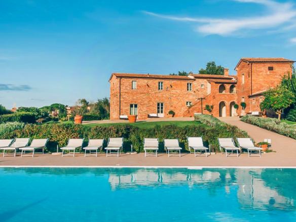 Casale In Pietra Con Ampio Giardino E Piscina A Sfioro
