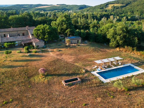 Quinta típica da Toscana com grande terreno e piscina