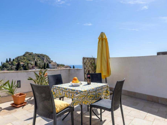 Duplex Panoramico In Vendita A Taormina