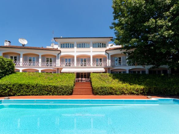 Elegante villa met zwembad in Lucca