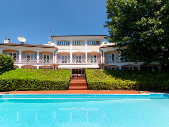 Elegante Villa Con Piscina A Lucca