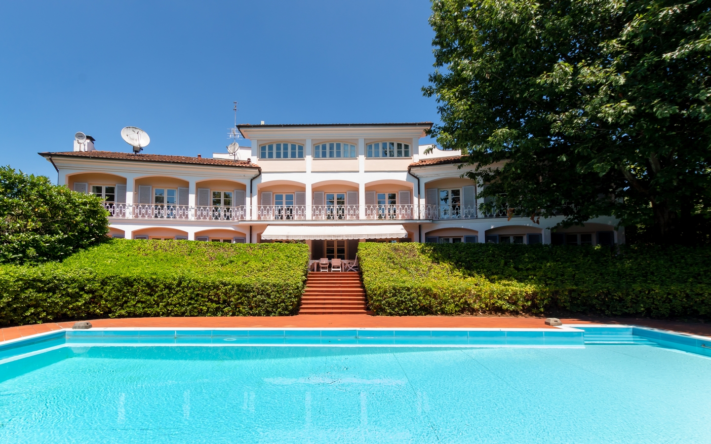 Elegante villa met zwembad in Lucca
