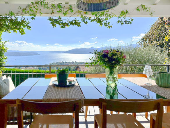 Elegante Villa Con Vista Lago