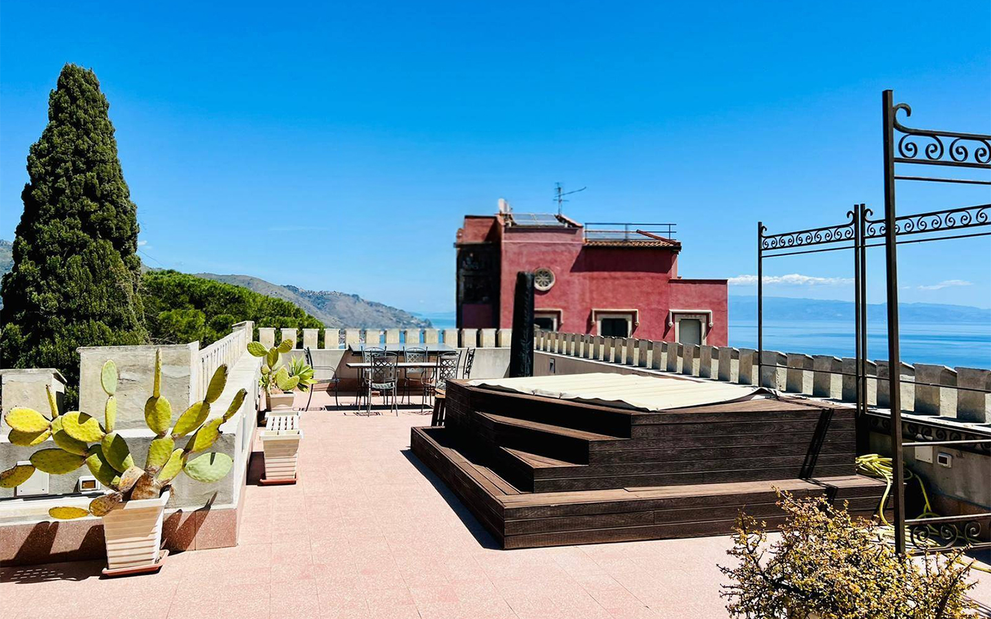 Elegante Villa In Stile Liberty Con Giardino