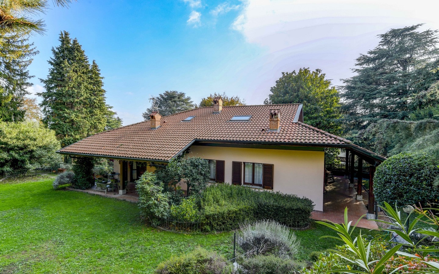 Esclusiva Villa Con Giardino Piantumato A Proserpio