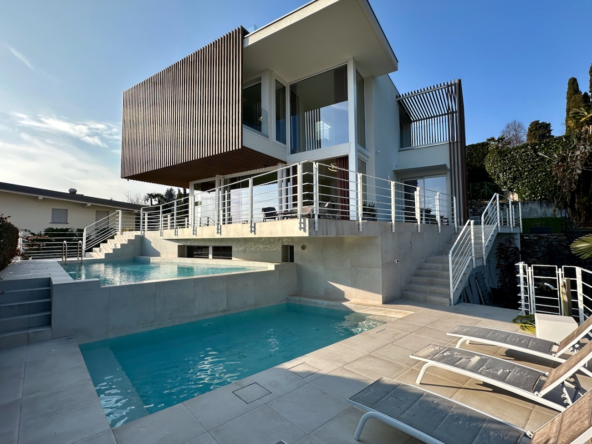 Exclusieve villa met hedendaags design, uitzicht op het meer en zwembaden in Verbania Intra