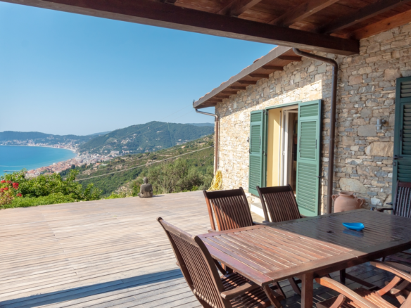 Villa med panoramautsikt på kullarna i Alassio