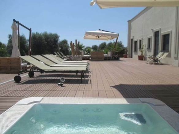 Luxueuse villa rénovée avec jacuzzi et pajara à vendre à Salve