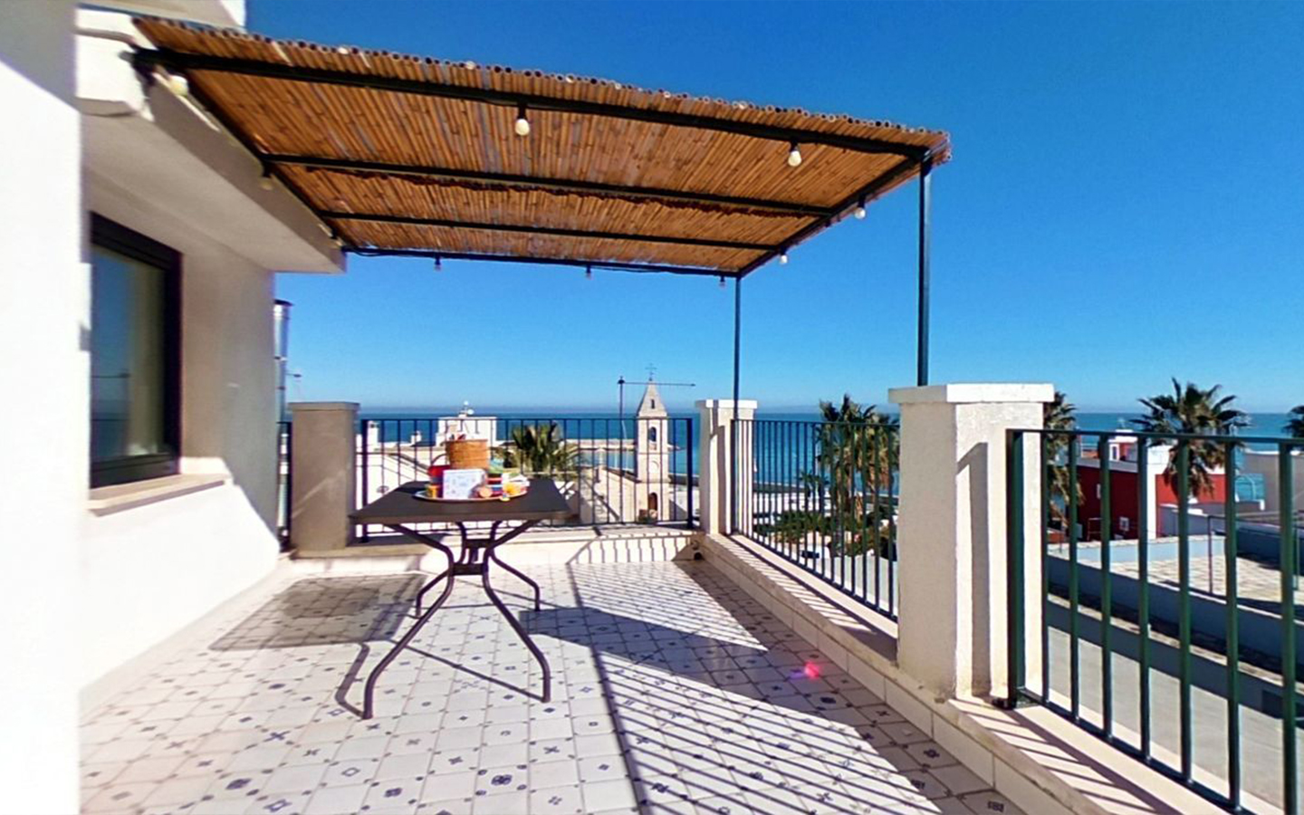 PRACHTIG PENTHOUSE MET ZEEZICHT