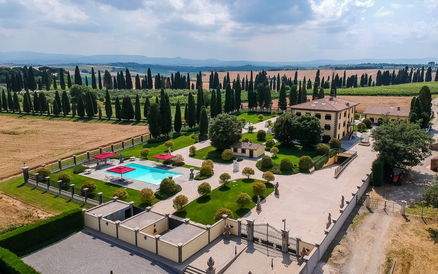 Majestätische Villa mit Pool und Dependance inmitten der Natur zwischen Cortona und Montepulciano