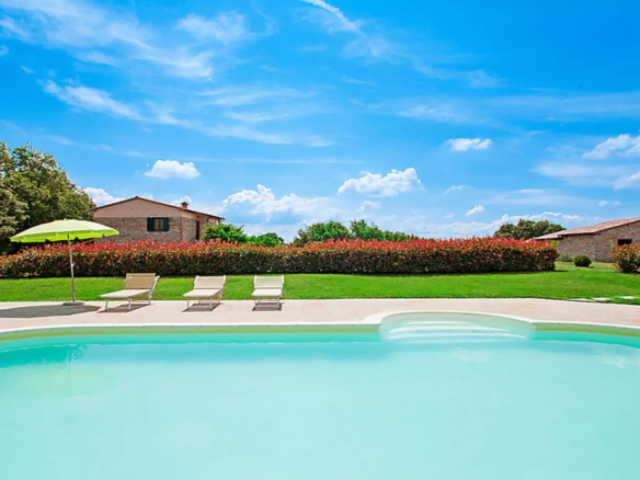 Panorama-Bauernhaus mit Pool und Meerblick in Monteverdi Marino
