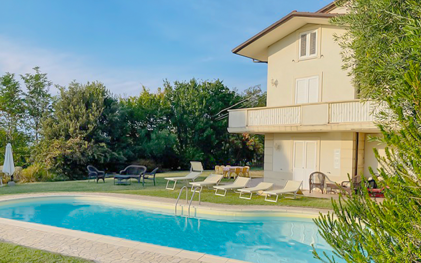 Porzione Di Villa Con Parco