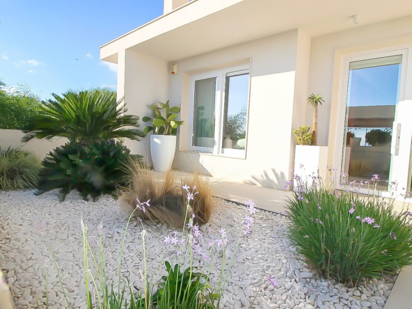 Teil der modernen Villa in Marina Di Ragusa