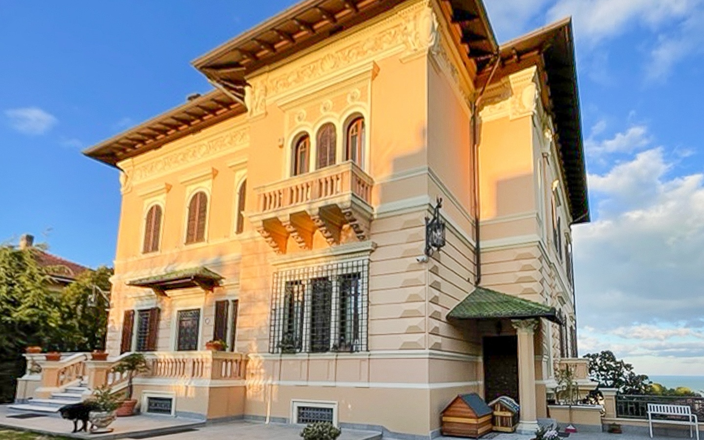 Prestigiosa Unità Immobiliare In Villa Vista Mare