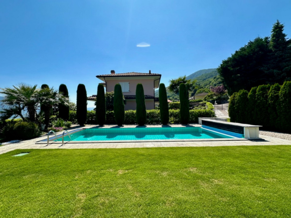 Prestigieuze villa met privézwembad en adembenemend uitzicht op het Lago Maggiore