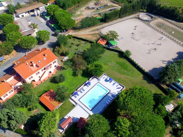 Proprietà Con Maneggio E Produzioni Biologiche A Rosignano Marittimo