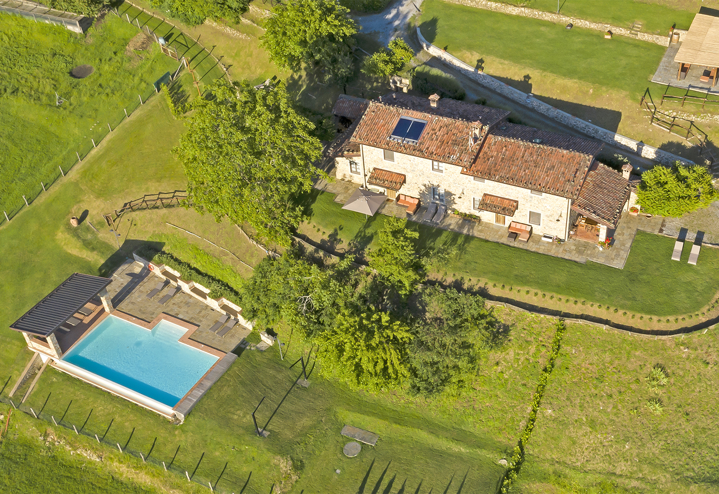 Proprietà Con Piscina E Incantevole Giardino A Castelnuovo Di Garfagnana