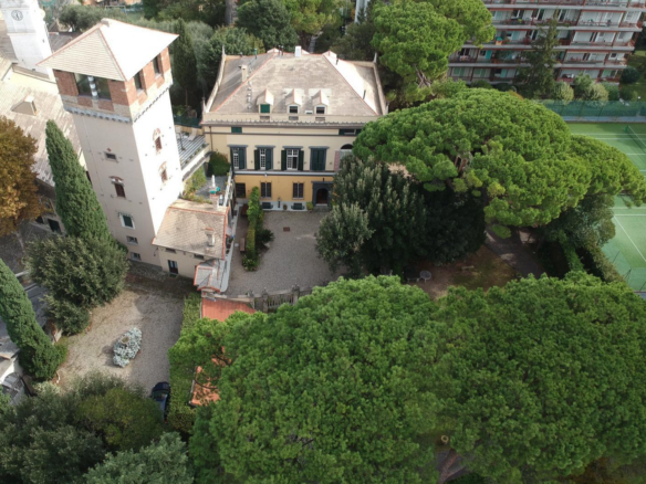 Elegant Apartment in Historical Villa of Great Prestige Immersed in the Park - Genoa Quarto