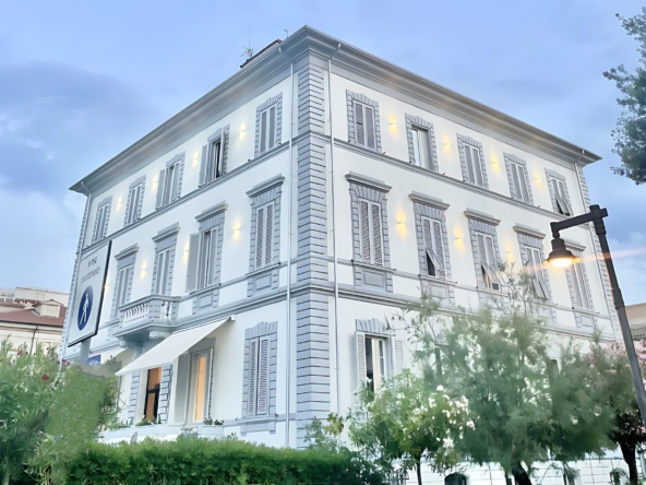 Splendida Struttura Ricettiva In Villa Liberty A Pochi Metri Dal Mare Sulla Costa Versiliese