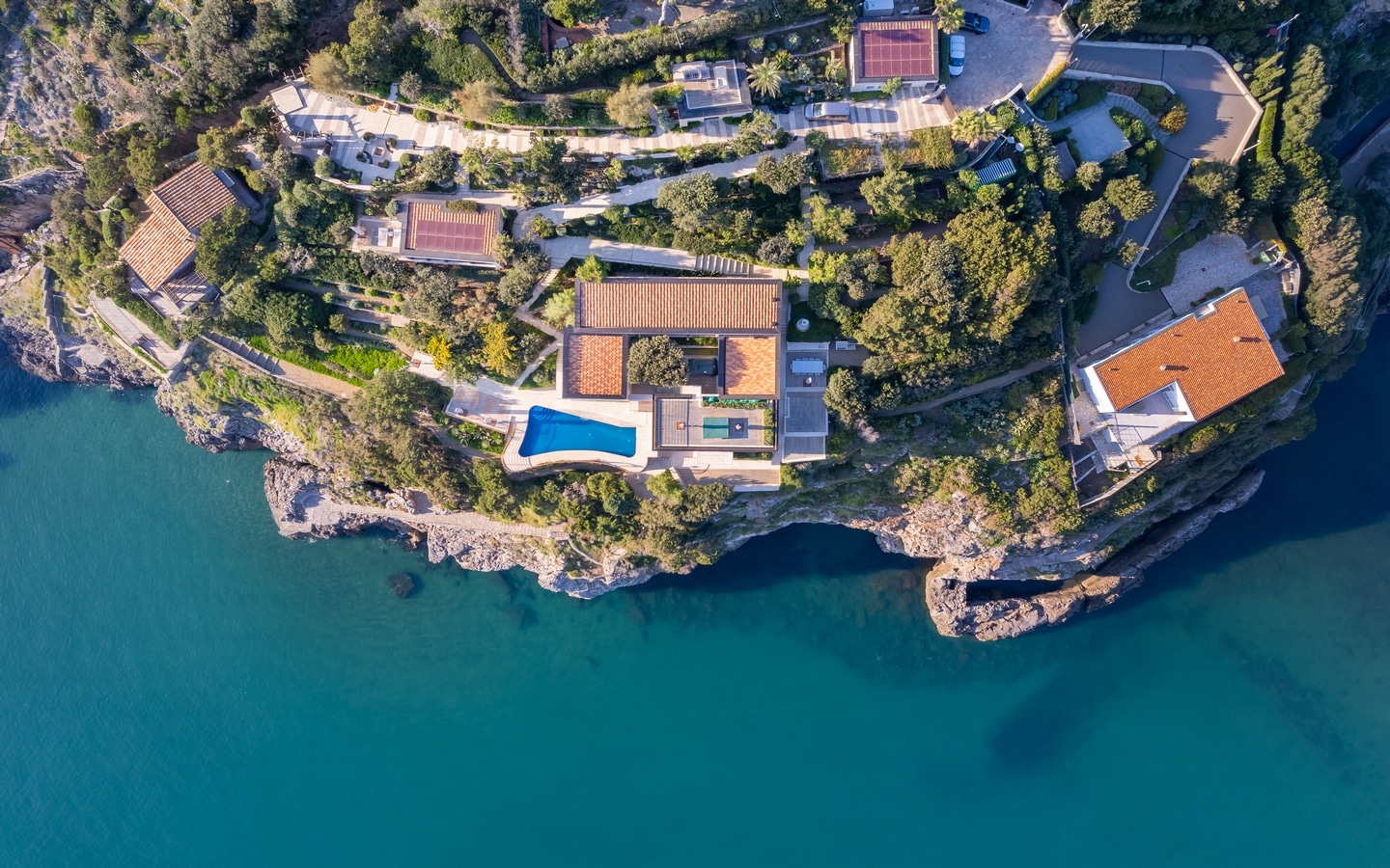 Prächtige Villa mit Nebengebäude und Zugang zum Meer