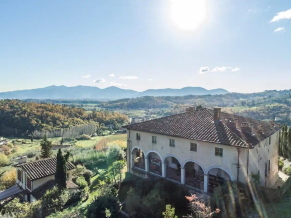 Espléndida villa del siglo XVI con piscina en medio de las colinas de Lucca