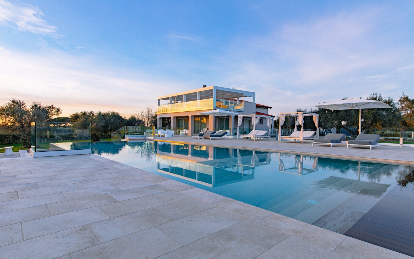 Prächtige moderne Villa in San Vincenzo (Li)