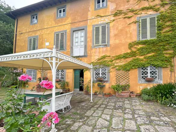 Prachtige 18e-eeuwse villa te midden van de kastanjebossen - Tereglio (Lucca)