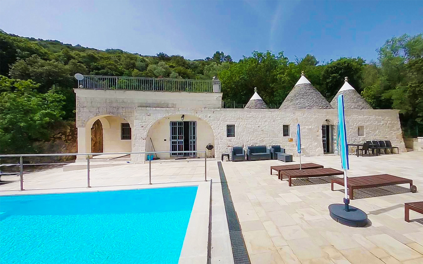 VILLA CON TRULLI VISTA MARE E PISCINA TRA FASANO