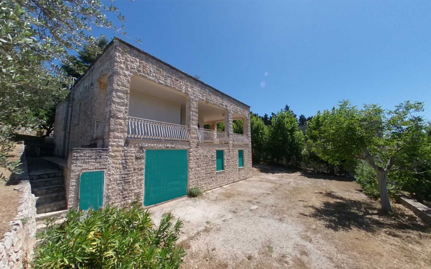 VILLA CON VISTA PANORAMICA SULLA VALLATA