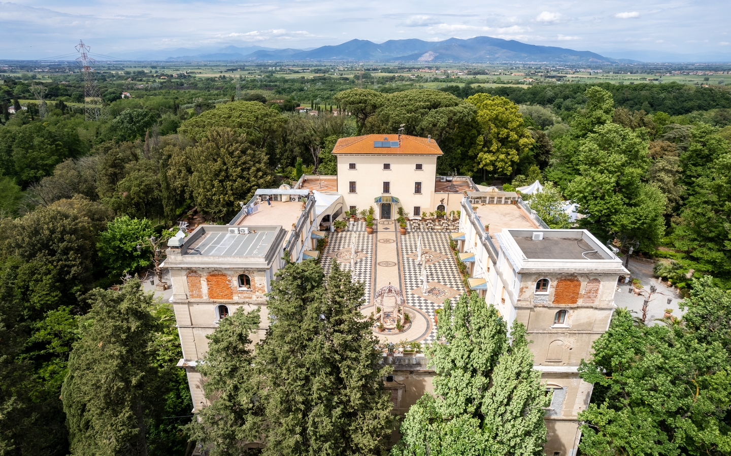 Luxe villa met historische charme en modern comfort op het Toscaanse platteland