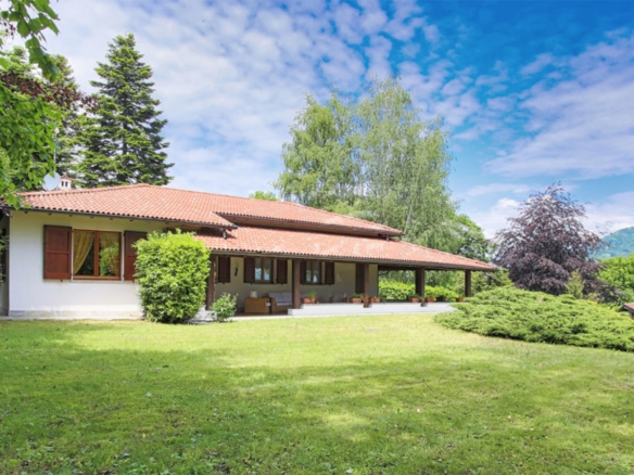 Villa mitten im Grünen mit großem Garten